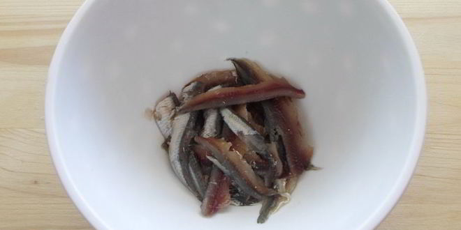 Рецепт салат с соленой рыбкой