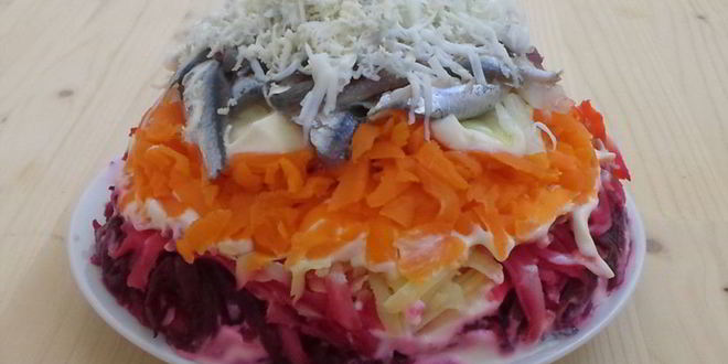 Рецепт салат с соленой рыбкой