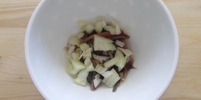 Рецепт салат с соленой рыбкой