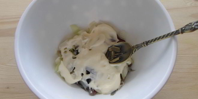 Рецепт салат с соленой рыбкой