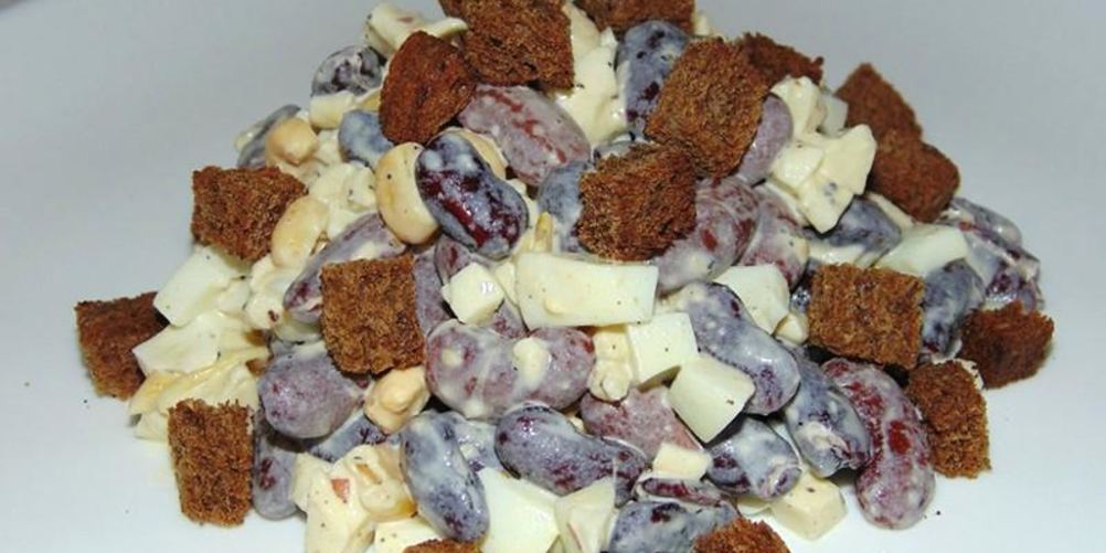 Как приготовить салат с сыром косичка и сухариками