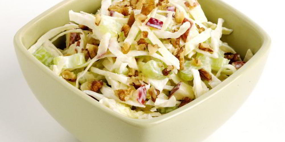 Рецепт салат с куриным филе, черносливом и орехами