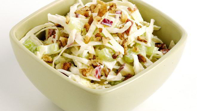 Рецепт Салат с яблоками и орехами