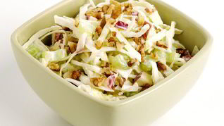 Рецепт Салат с яблоками и орехами