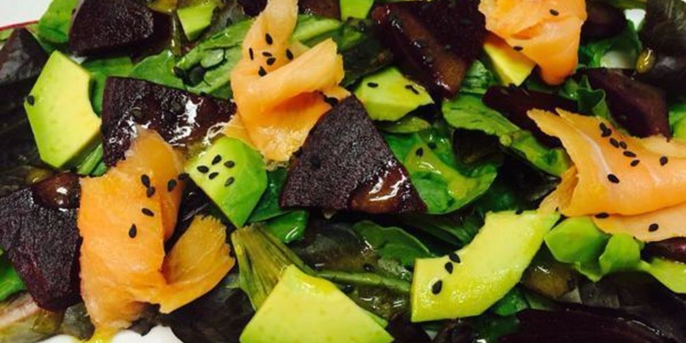 Как приготовить салат со свеклой и семгой