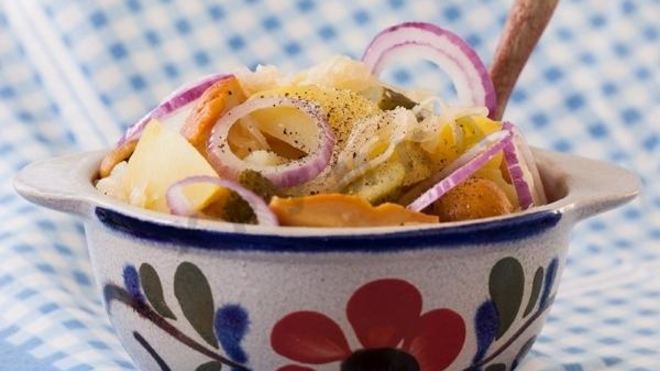 Рецепт Старинный постный салат из грибов и соленых огурцов