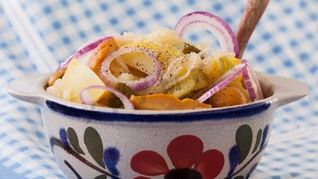 Рецепт Старинный постный салат из грибов и соленых огурцов