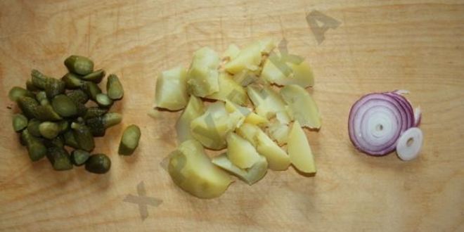 Рецепт старинный постный салат из грибов и соленых огурцов