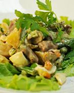 Теплый салат с куриными сердечками