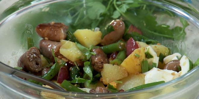 Рецепт теплый салат с куриными сердечками