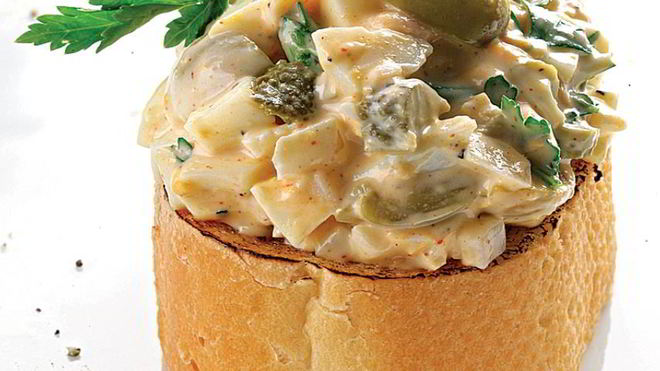 Рецепт Яичный салат с оливками и горчицей