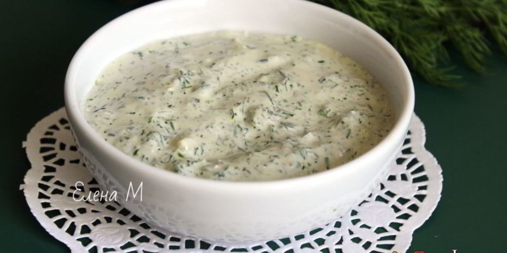 Как приготовить йогуртовый соус с фетой и маслинами