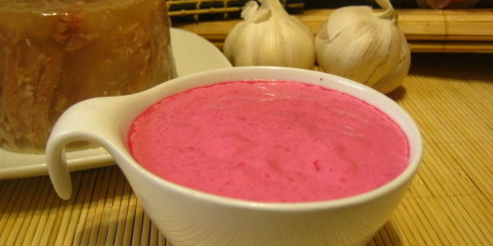 Как приготовить майонезный соус со свеклой и хреном