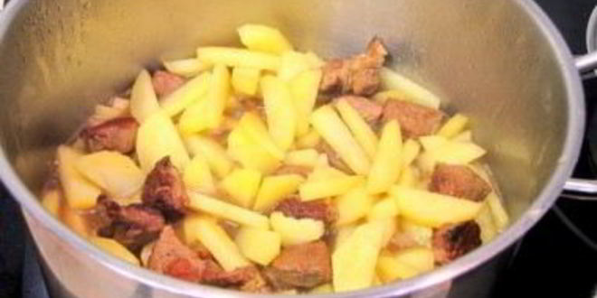 Рецепт мясной соус с картошкой