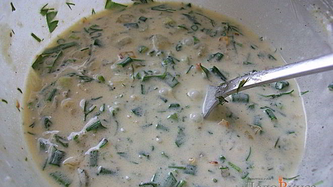 Рецепт Сливочный соус из сметаны, лука, чеснока и зелени