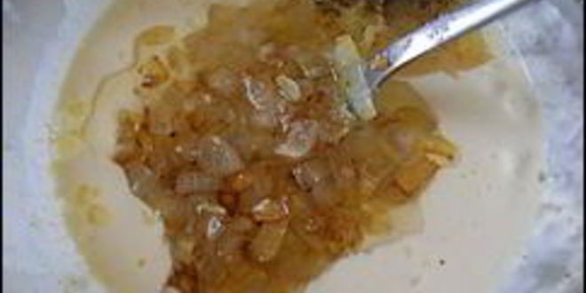 Рецепт сливочный соус из сметаны, лука, чеснока и зелени