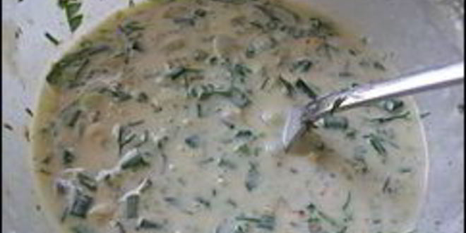 Рецепт сливочный соус из сметаны, лука, чеснока и зелени