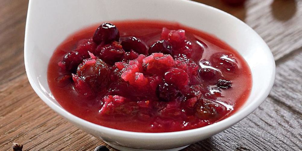 Как приготовить соус из клюквы с яблоком и изюмом