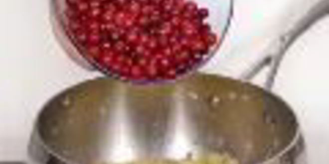 Рецепт соус из клюквы с яблоком и изюмом