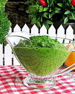 Соус из петрушки, яблока и чеснока