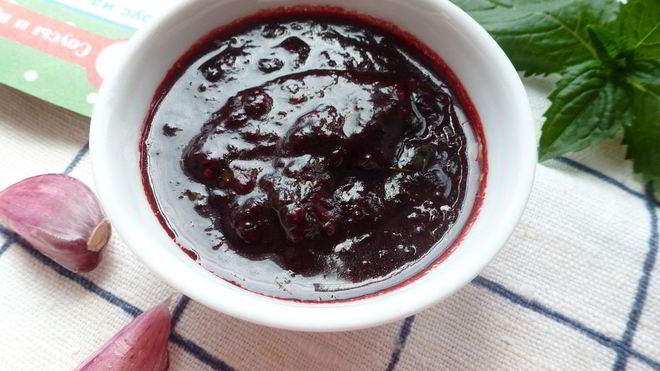 Рецепт Соус к мясу из жимолости