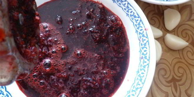 Рецепт соус к мясу из жимолости