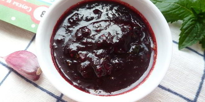 Рецепт соус к мясу из жимолости