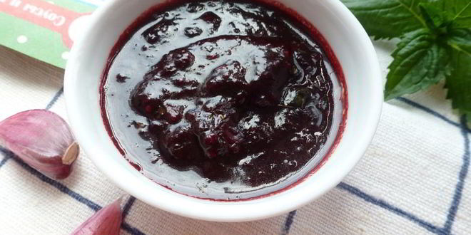 Рецепт соус к мясу из жимолости