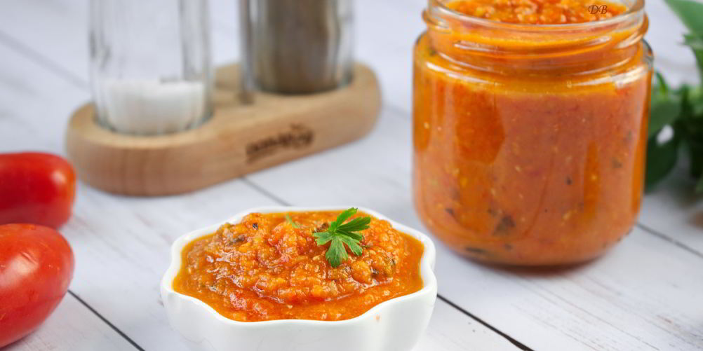 Как приготовить зимний соус из запеченных помидоров