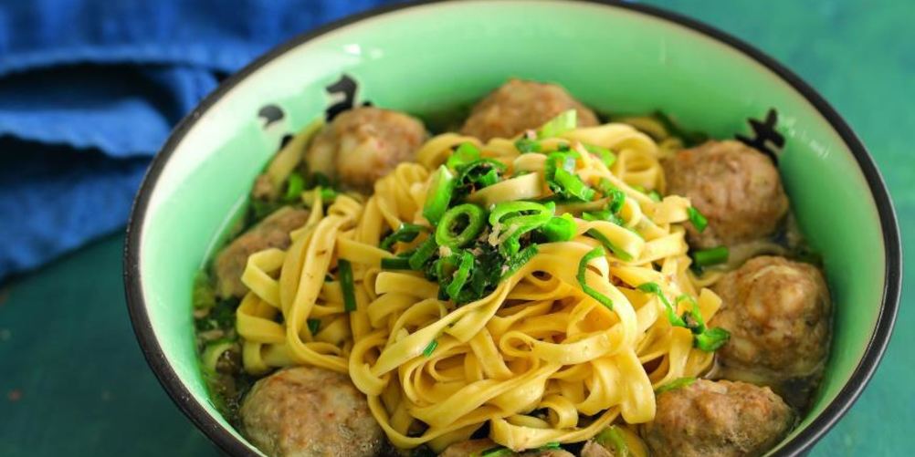 Как приготовить азиатский суп с фрикадельками