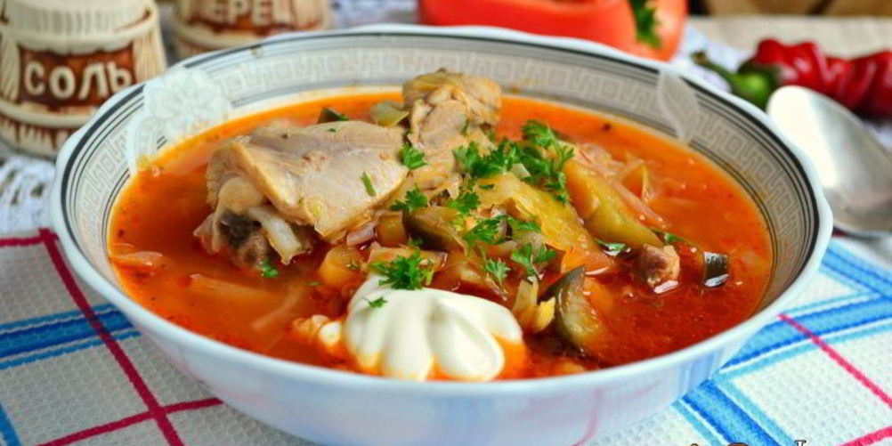 Как приготовить борщ с курицей и баклажанами