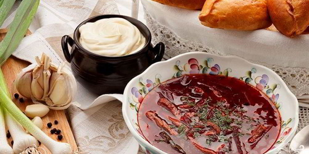 Как приготовить борщ со шкварками