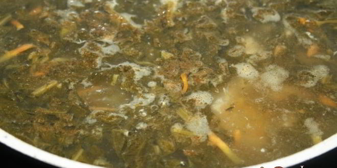 Рецепт зеленый борщ с конским щавелем на куриных грудках