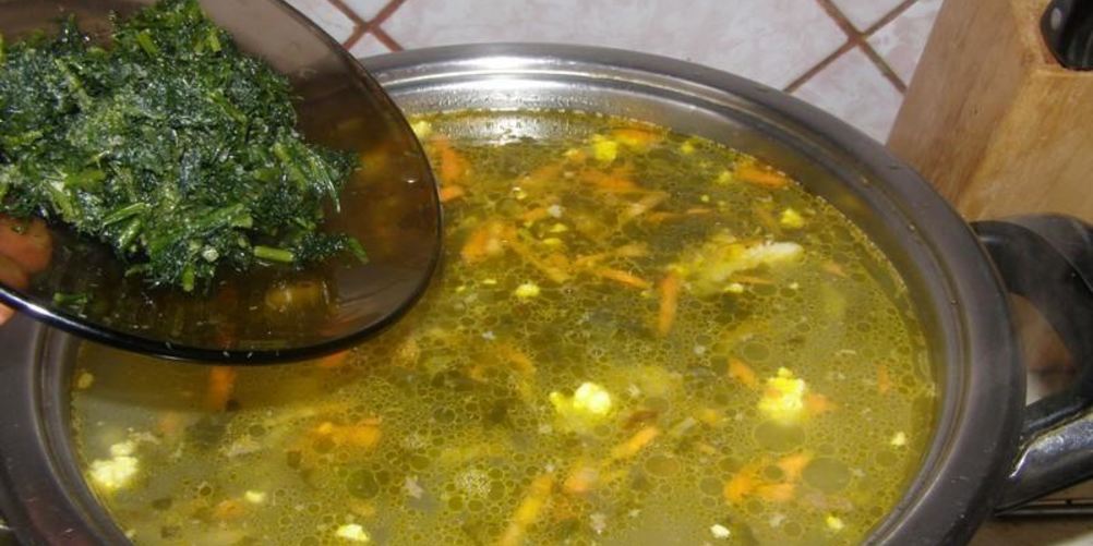 Рецепт мясной суп со щавелем, яйцом и зеленью в мультиварке