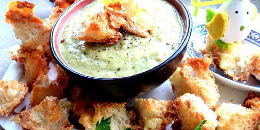 Как приготовить французский чесночный суп с сырными гренками