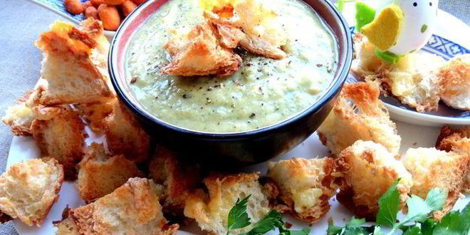 Рецепт французский чесночный суп с сырными гренками