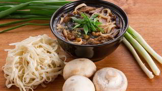 Рецепт Густой грибной суп с рисовой лапшой по-азиатски