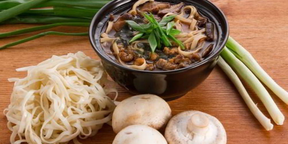 Как приготовить густой грибной суп с рисовой лапшой по-азиатски