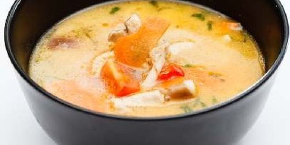 Рецепт свекольный крем-суп с чоризо и маринованным луком