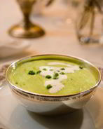 Крем-суп из зеленого горошка и мяты