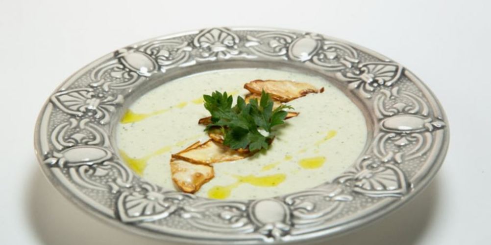 Как приготовить крем-суп с чипсами из сельдерея