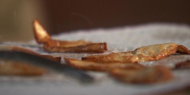 Рецепт крем-суп с чипсами из сельдерея