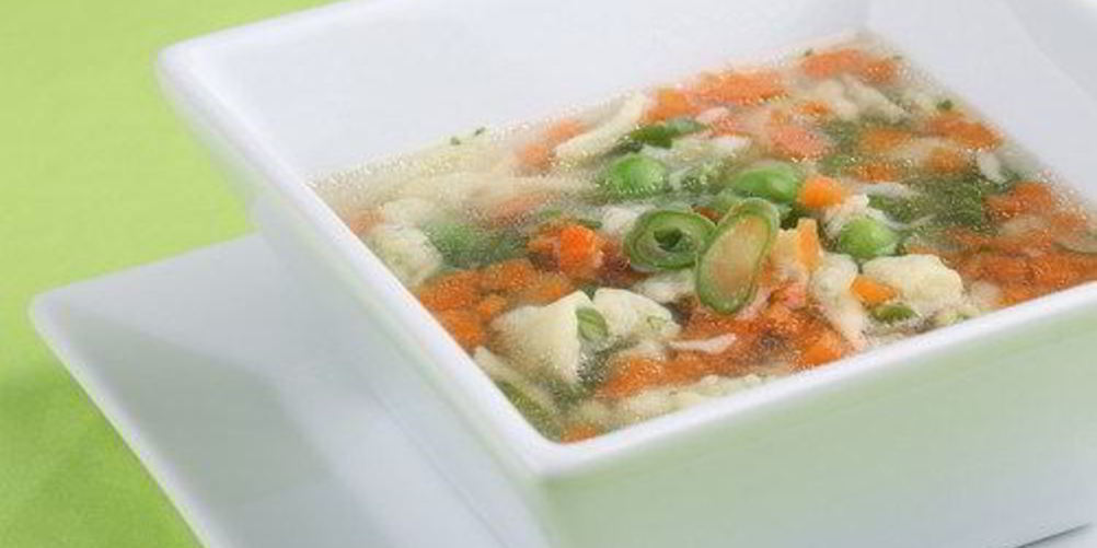 Как приготовить куриный рисовый суп с зеленым горошком