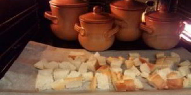 Рецепт луковый суп в горшочках