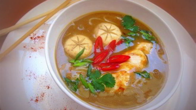 Рецепт Мисо суп с курицей, грибами и рисовой лапшой