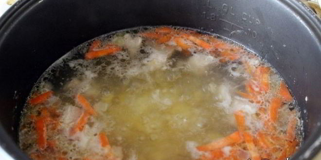 Рецепт мясной суп со щавелем, яйцом и зеленью в мультиварке