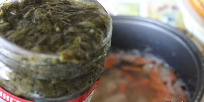 Рецепт мясной суп со щавелем, яйцом и зеленью в мультиварке