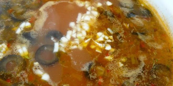 Рецепт постного томатного супа с оливками