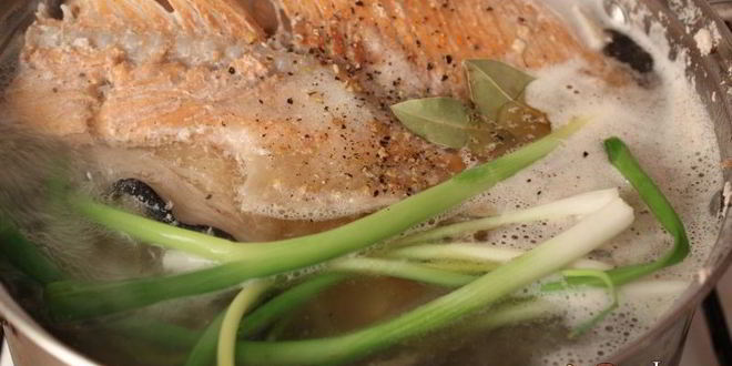 Рецепт суп из хребтов семги с яйцом и сметаной