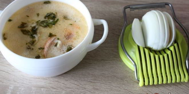 Рецепт суп из хребтов семги с яйцом и сметаной